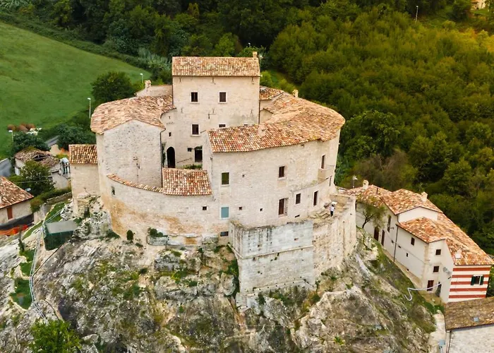 Castel Di LucoAlbergo